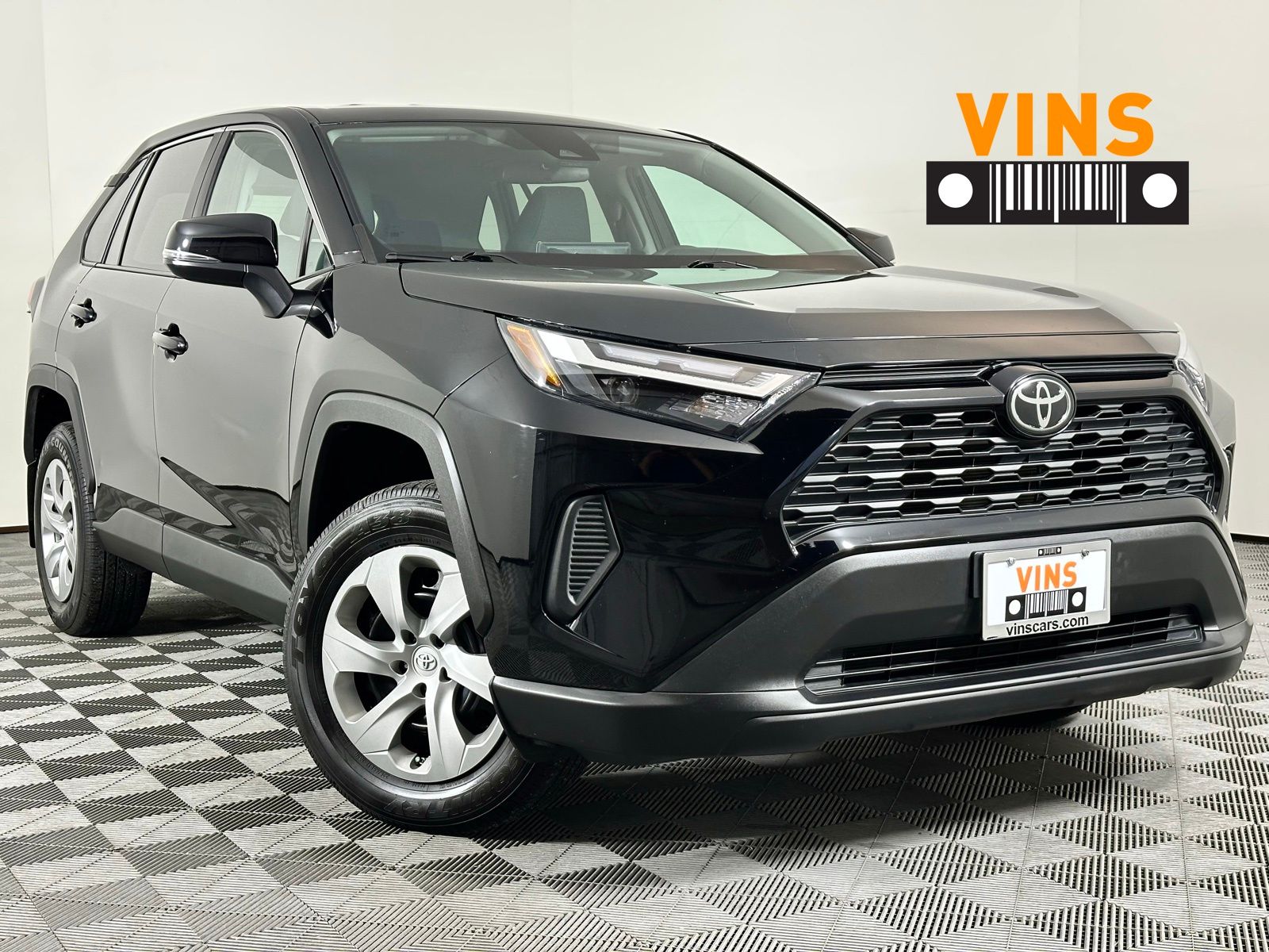 2023 Toyota RAV4 LE's photo