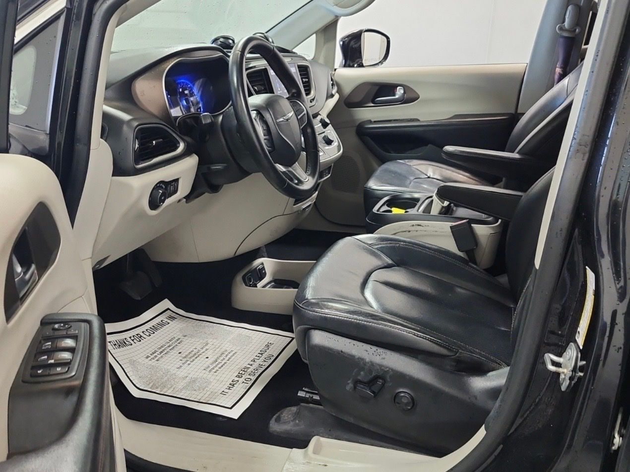 2018 Chrysler Pacifica Touring L photo 4