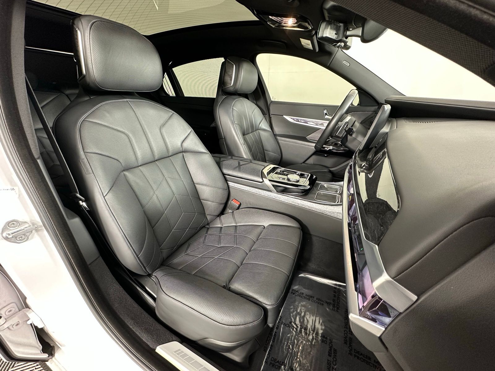 Image of 2023 BMW 7 Series 760i xDrive Sedan