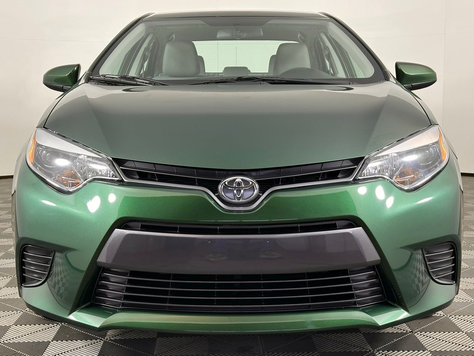 2015 Toyota Corolla LE photo 2