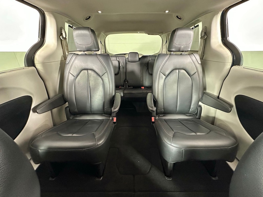 Used 2018 Chrysler Pacifica Touring L Minivan/Van