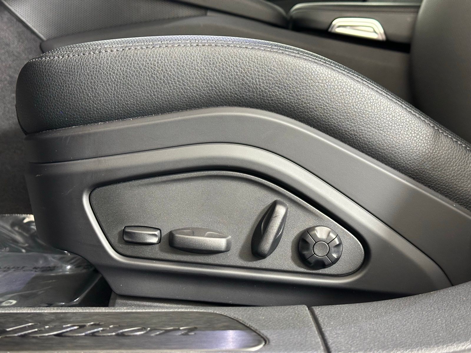 Image of 2023 Porsche Panamera E-Hybrid 4 Hatchback