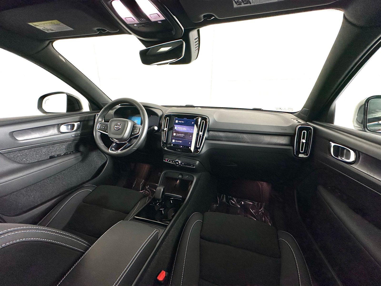 2023 Volvo XC40 Recharge Twin Plus photo 2