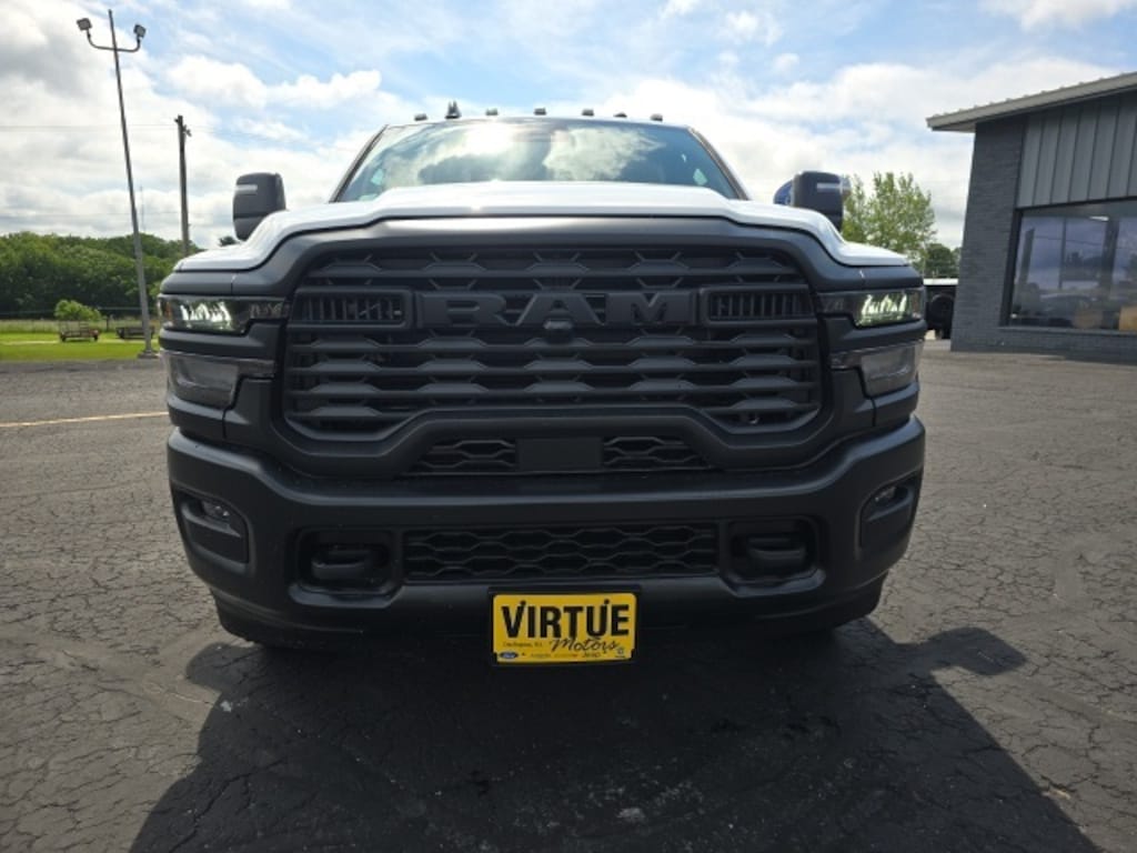 New 2025 Ram 3500 Chassis Cab 3500 TRADESMAN CREW CAB CHASSIS 4X4 60' CA Pickup