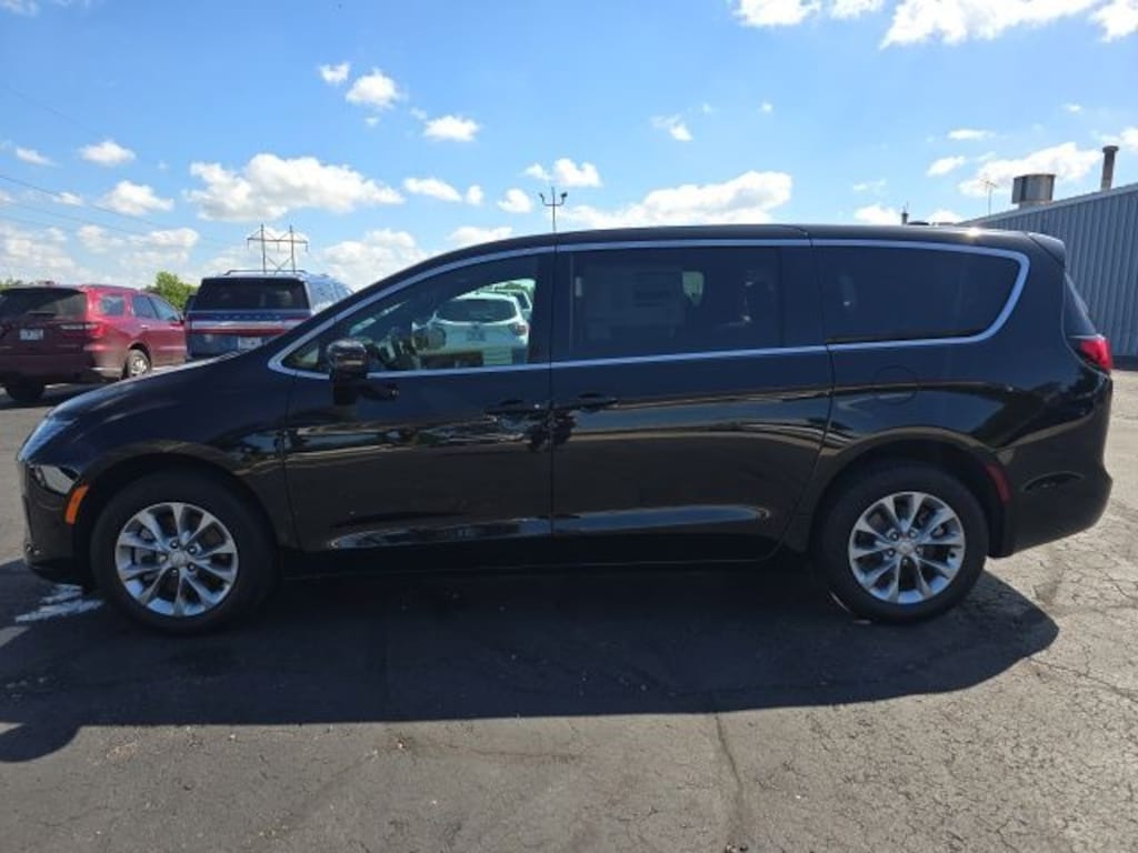 New 2027 Chrysler Pacifica SELECT AWD Passenger Van