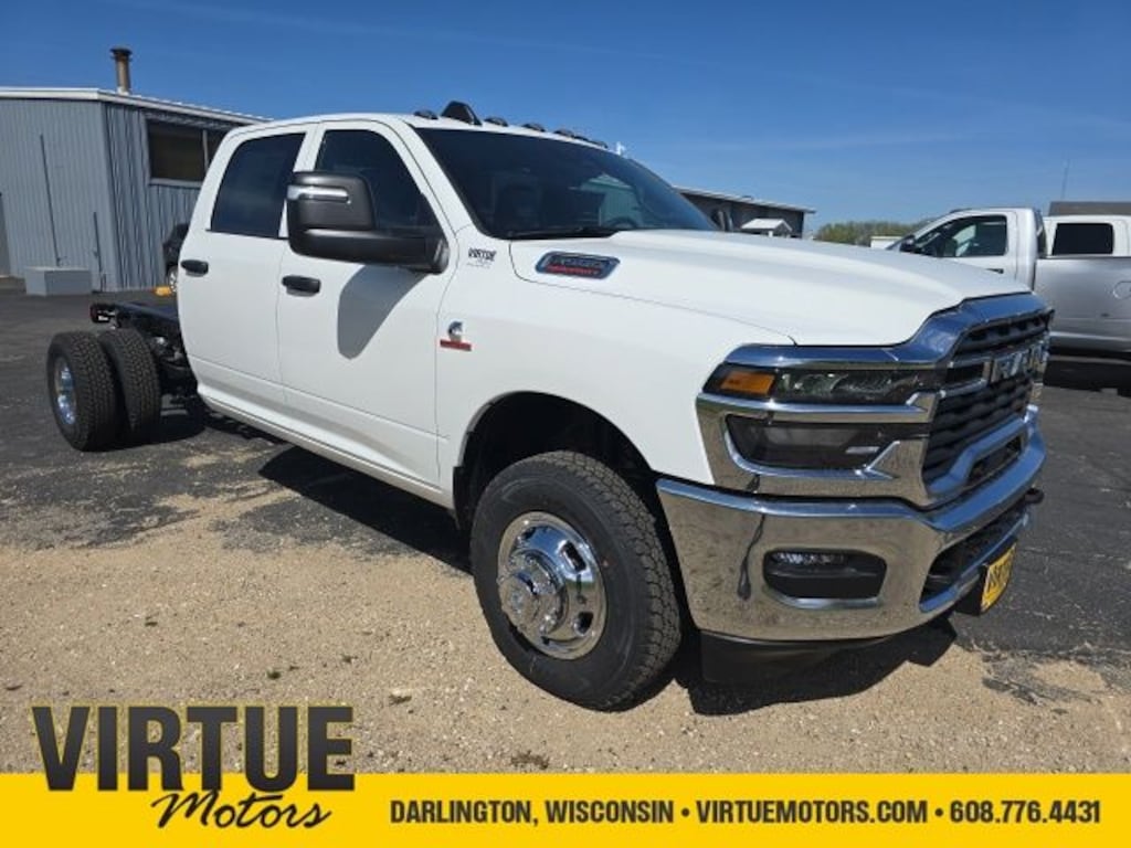 New 2026 Ram 3500 Chassis Cab TRADESMAN CREW 4X4 60' CA Pickup