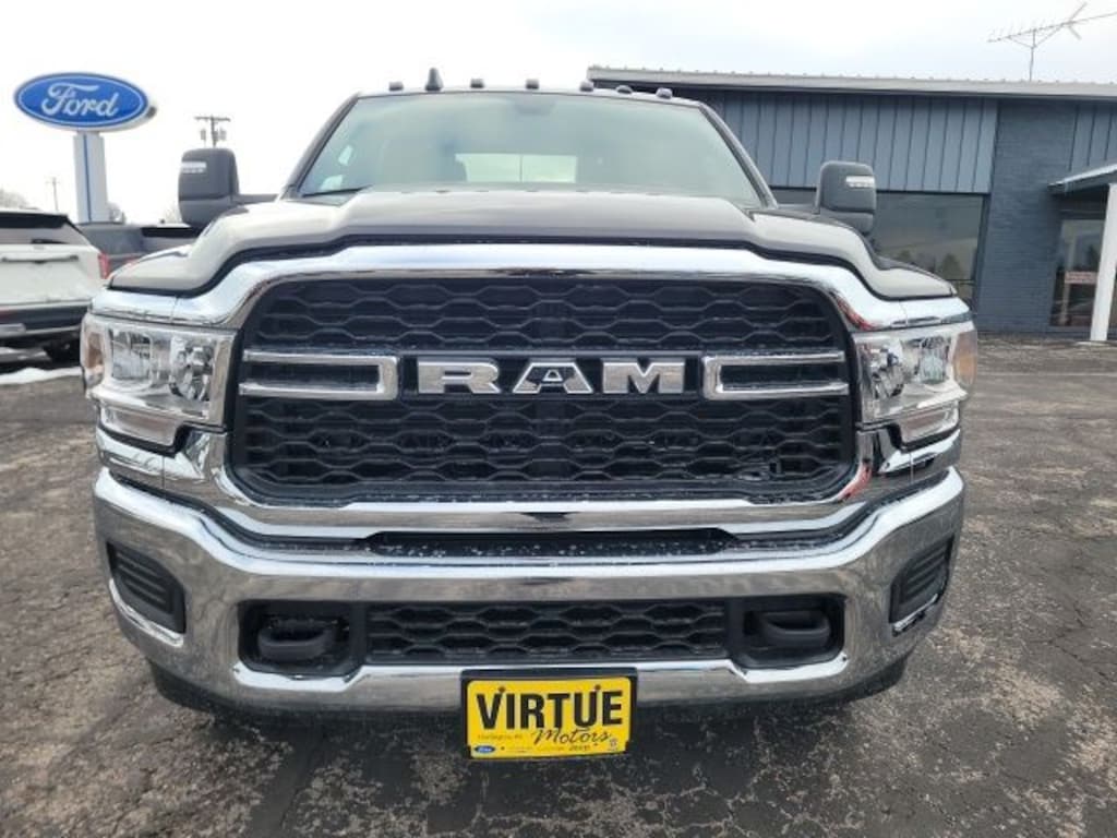 New 2024 Ram 3500 TRADESMAN CREW CAB 4X4 6'4 BOX Pickup