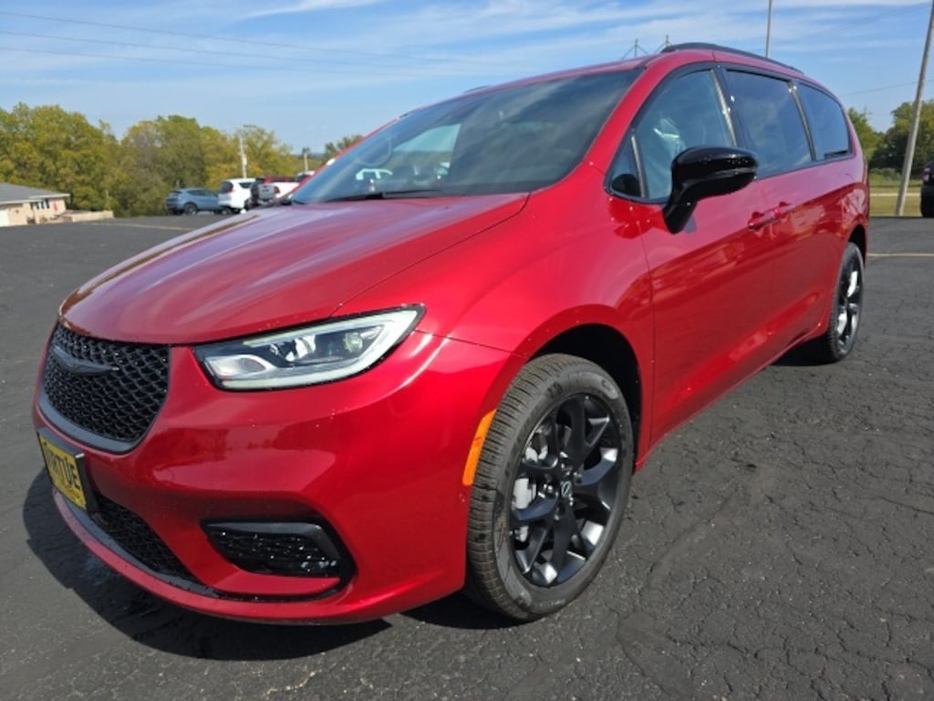 New 2026 Chrysler Pacifica LIMITED AWD Passenger Van