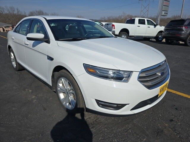 2019 Ford Taurus SEL photo 3