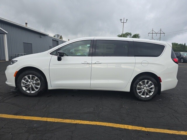 2025 Chrysler Pacifica photo 4