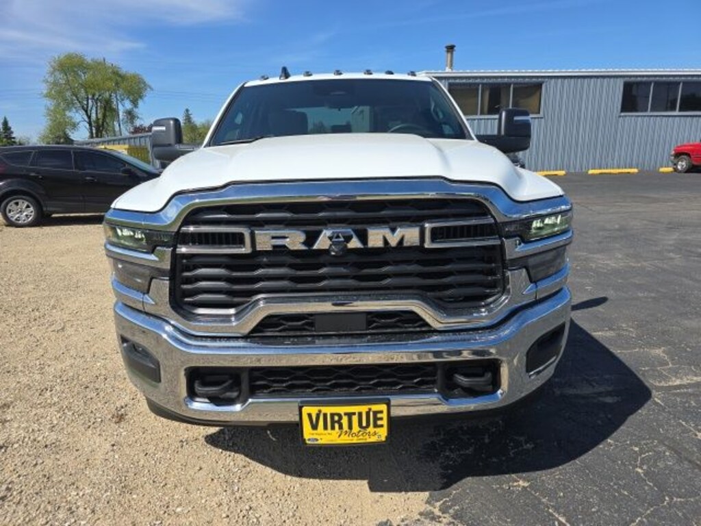 New 2026 Ram 3500 Chassis Cab TRADESMAN CREW 4X4 60' CA Pickup