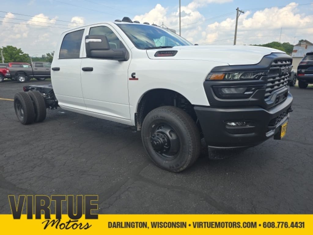 New 2025 Ram 3500 Chassis Cab 3500 TRADESMAN CREW CAB CHASSIS 4X4 60' CA Pickup