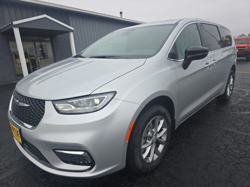 New 2026 Chrysler Pacifica SELECT AWD Passenger Van