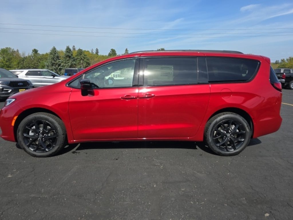 New 2026 Chrysler Pacifica LIMITED AWD Passenger Van