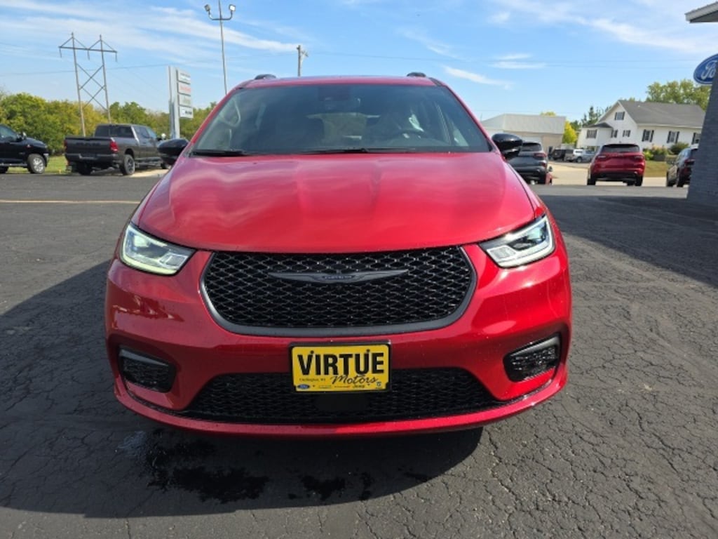 New 2026 Chrysler Pacifica LIMITED AWD Passenger Van