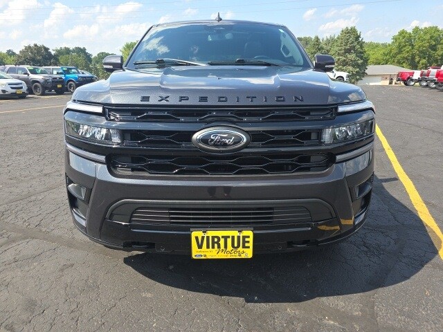 2022 Ford Expedition MAX Limited photo 2
