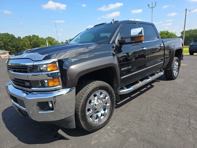 2017 Chevrolet Silverado 2500HD LTZ photo 3
