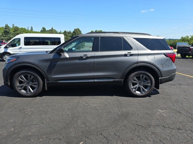 2025 Ford Explorer photo 4
