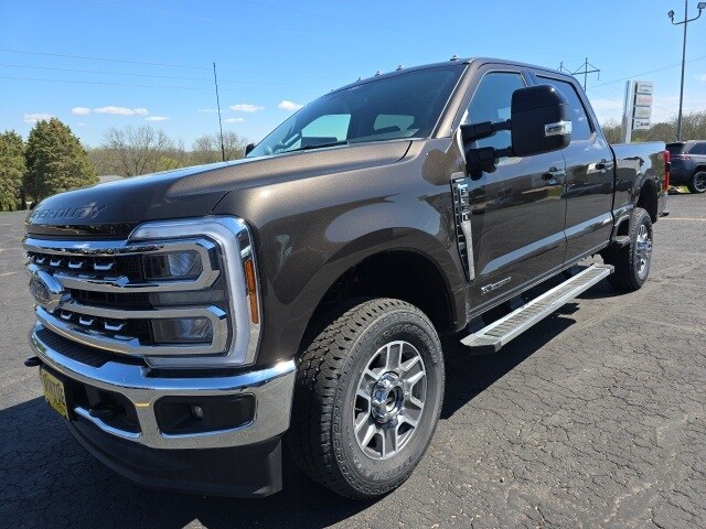 2025 Ford F-350 photo 3