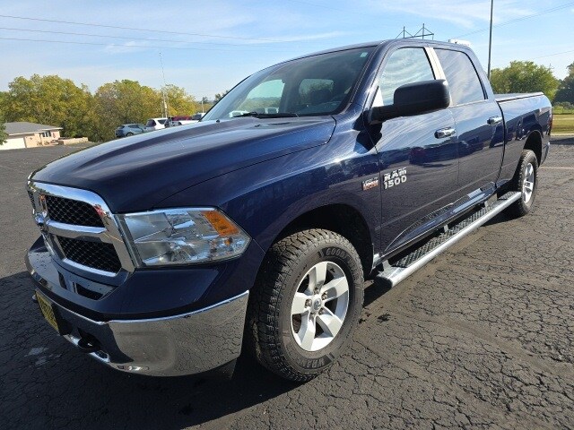 2018 Ram 1500 SLT photo 3