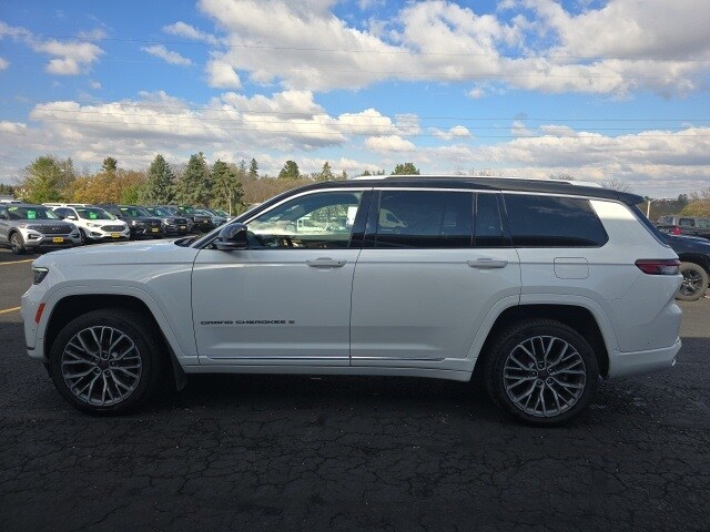 2023 Jeep Grand Cherokee L Summit photo 4