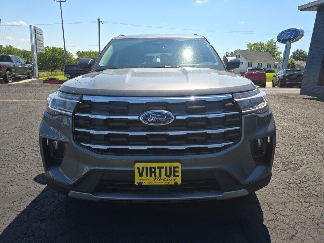 2025 Ford Explorer photo 2