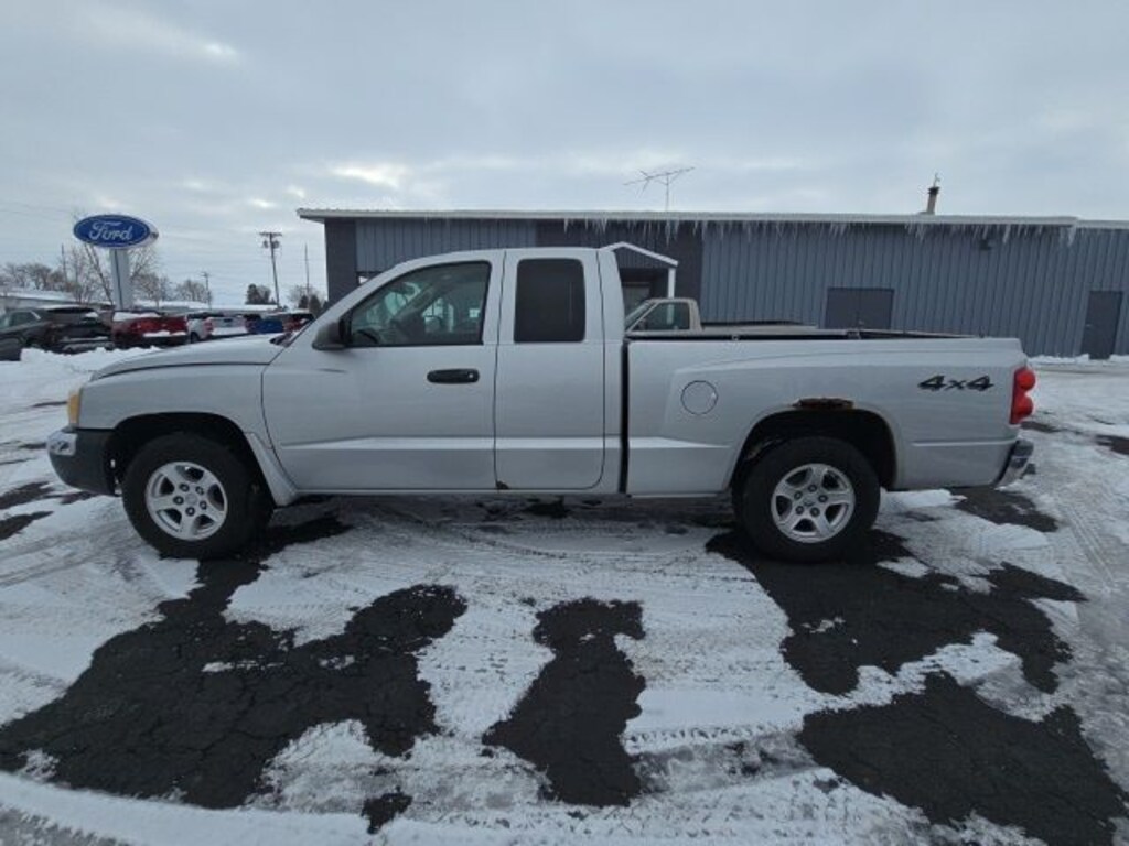 Used 2005 Dodge Dakota SLT Truck