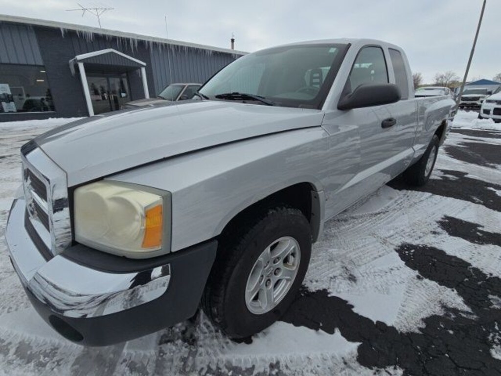 Used 2005 Dodge Dakota SLT Truck