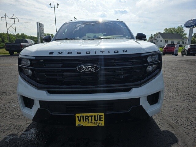 2025 Ford Expedition Platinum photo 2