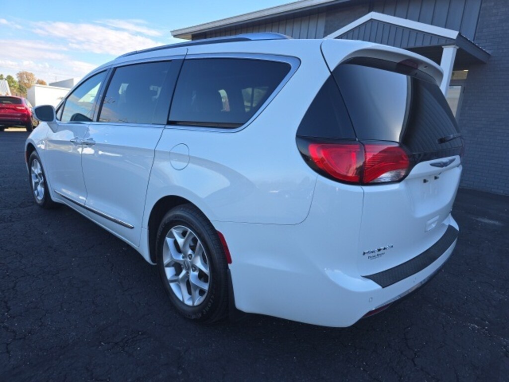 Used 2020 Chrysler Pacifica Limited Minivan/Van