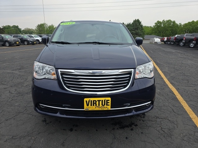 Used 2016 Chrysler Town & Country Touring with VIN 2C4RC1BG2GR261161 for sale in Darlington, WI