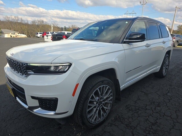 2023 Jeep Grand Cherokee L Summit photo 3