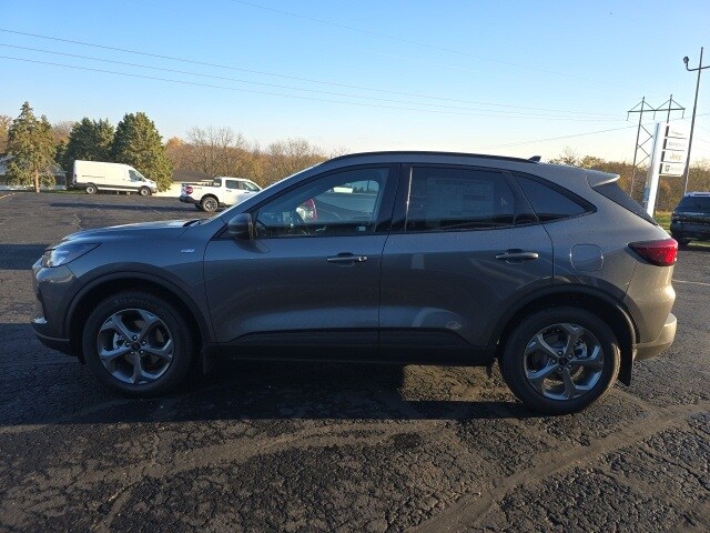 2025 Ford Escape ST-Line photo 4