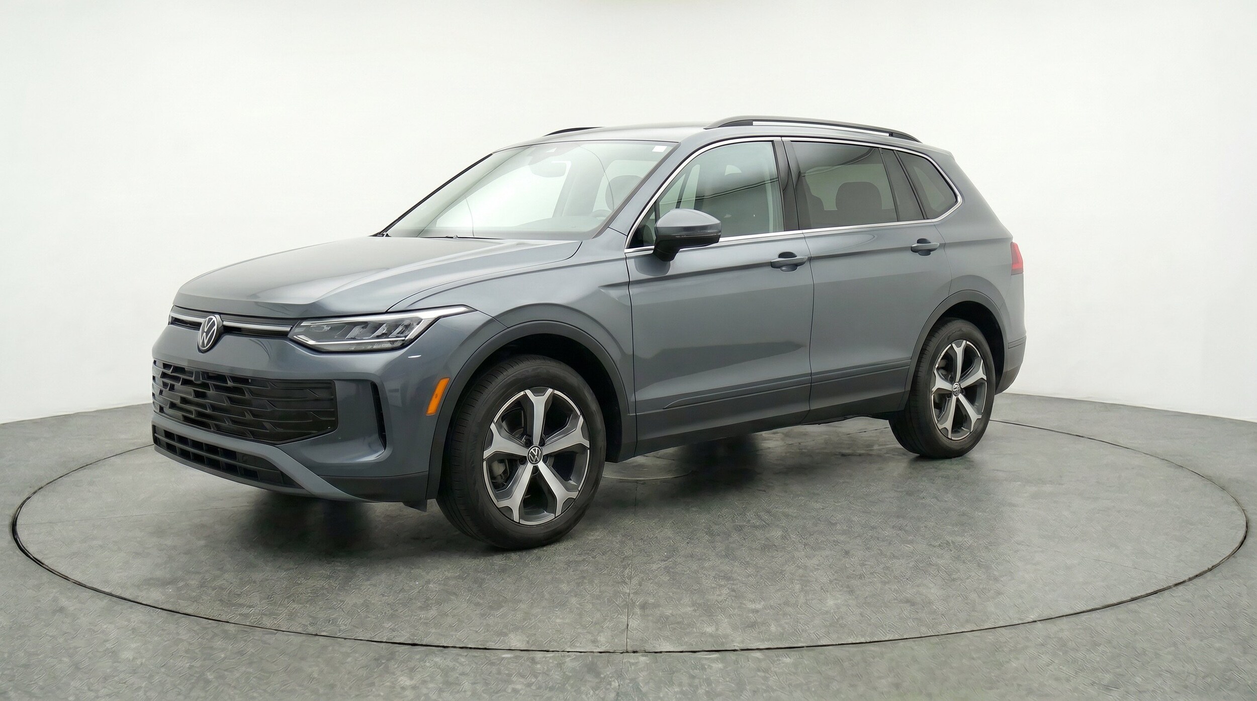Thumbnail: 2026 Volkswagen Tiguan - 3
