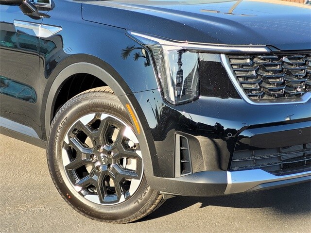 2026 Kia Sorento S photo 3