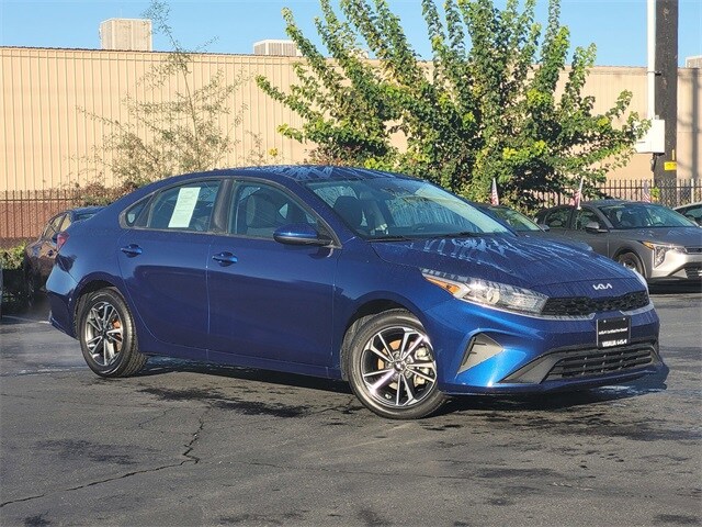 2023 Kia Forte LXS photo 2