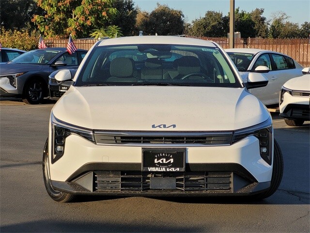 2025 Kia K4 LXS photo 2