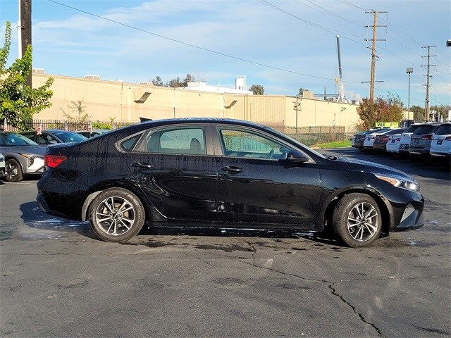 2024 Kia Forte LXS photo 4