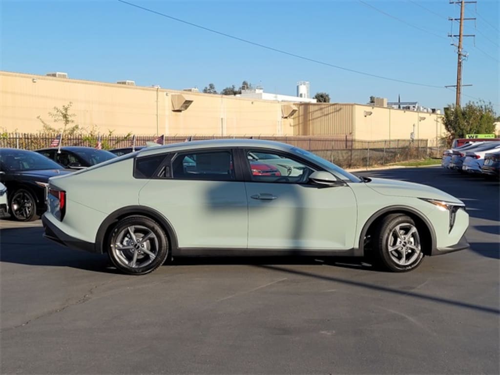 New 2025 Kia K4 LXS Sedan