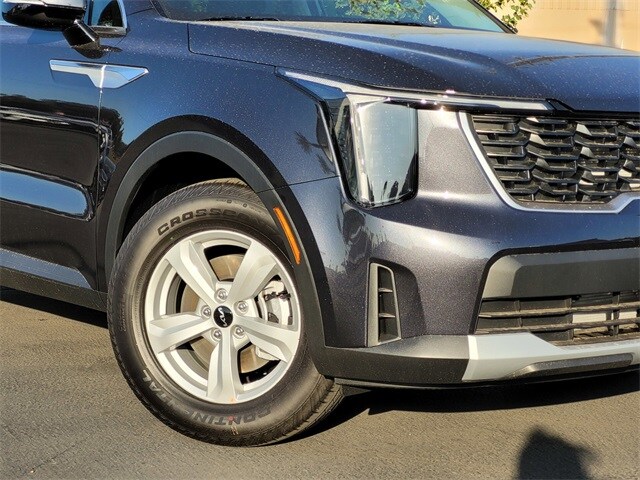 2026 Kia Sorento LX photo 3