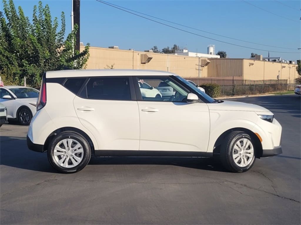 New 2025 Kia Soul LX Hatchback