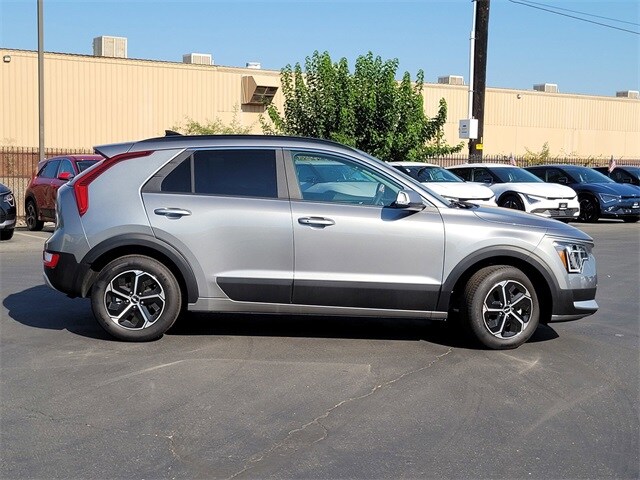 2025 Kia Niro EX photo 4