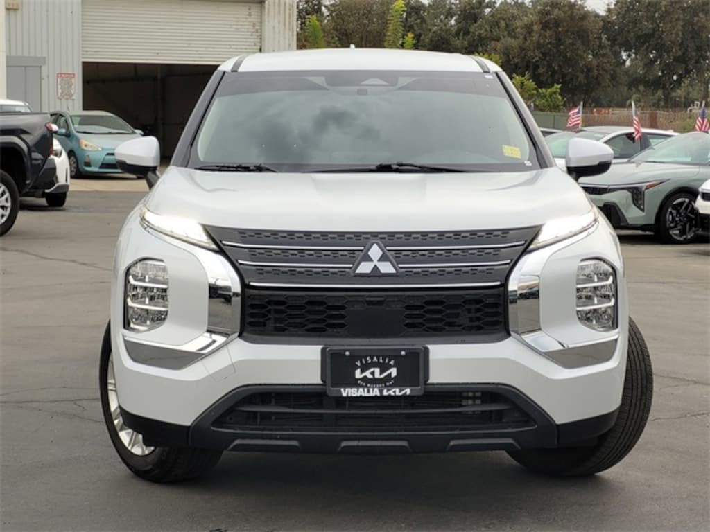 Used 2024 Mitsubishi Outlander ES SUV