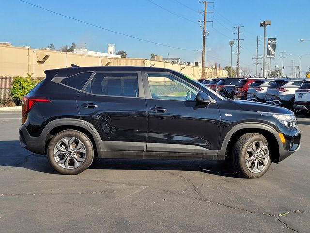 2024 Kia Seltos LX photo 4