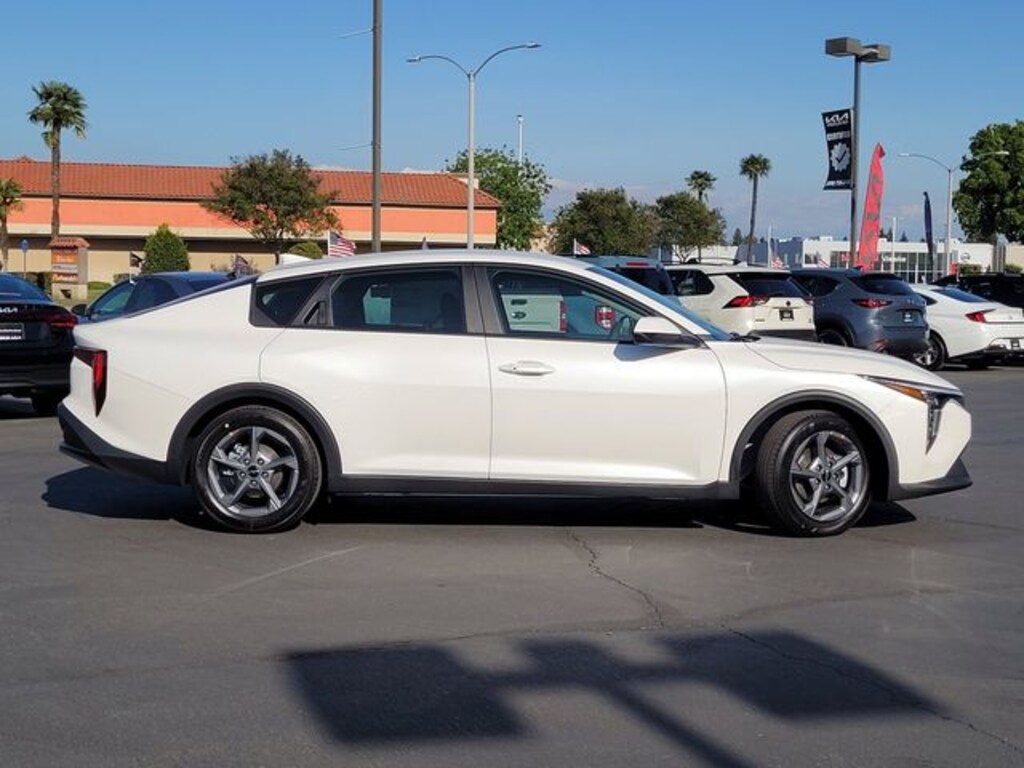 New 2026 Kia K4 LXS Sedan