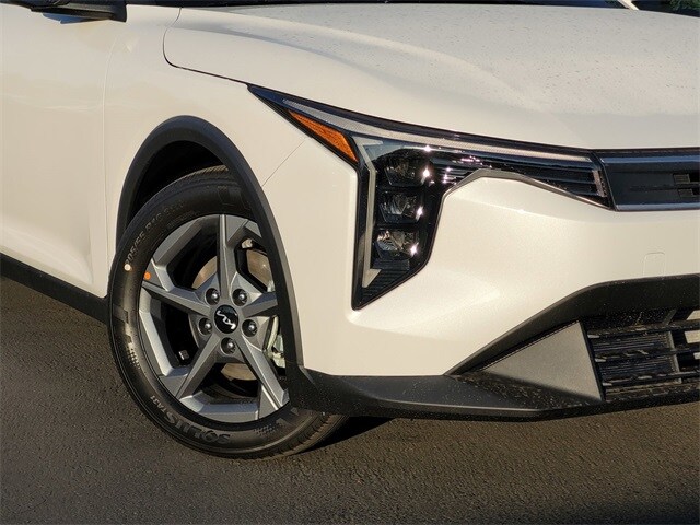 2025 Kia K4 LXS photo 3