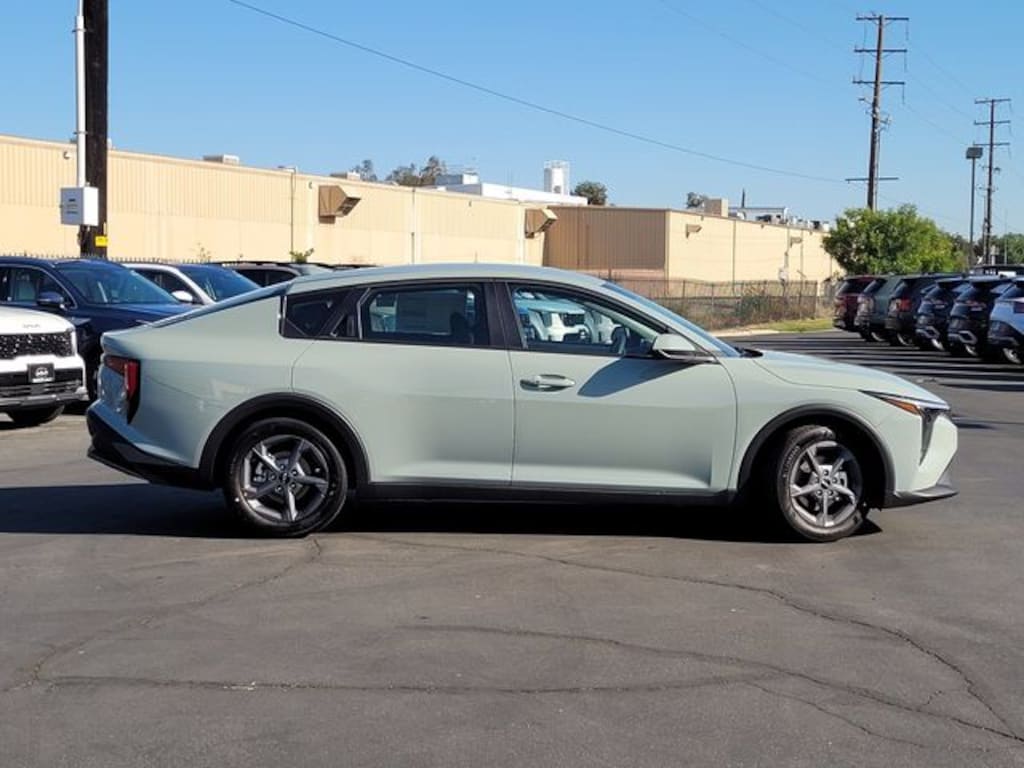 New 2026 Kia K4 LXS Sedan