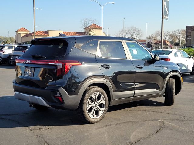 2024 Kia Seltos LX photo 5