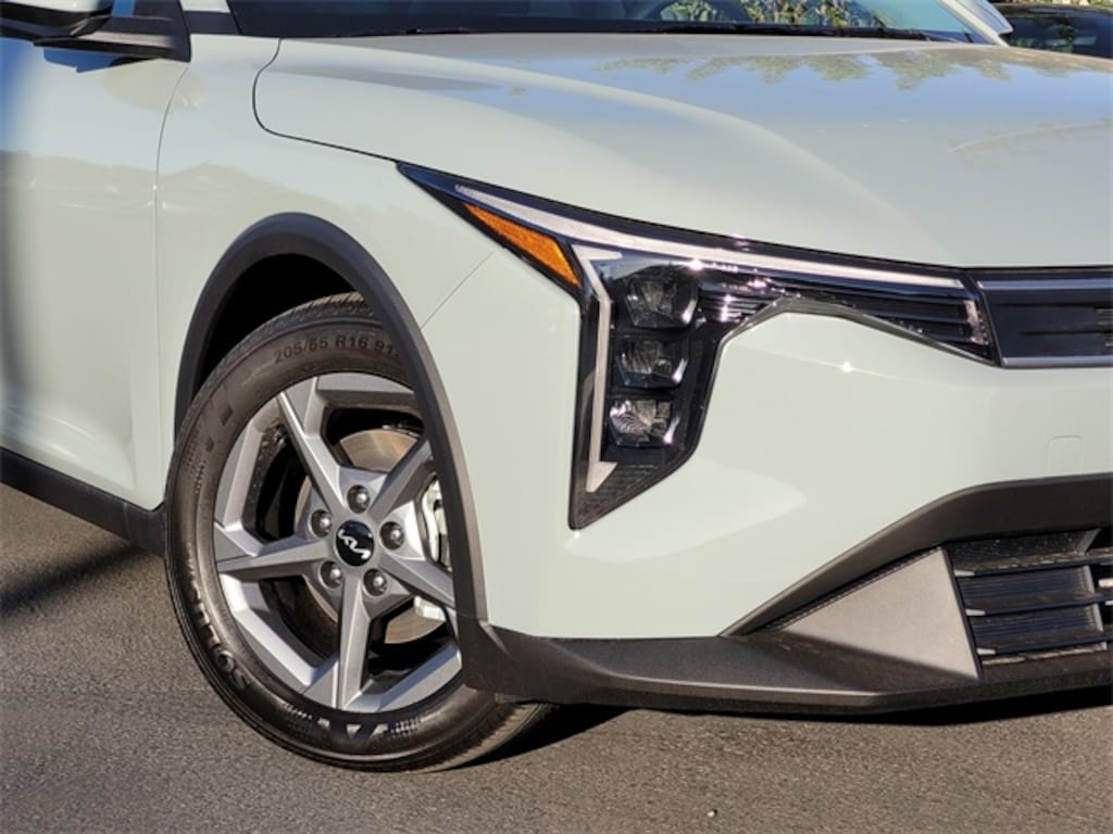 New 2025 Kia K4 LXS Sedan