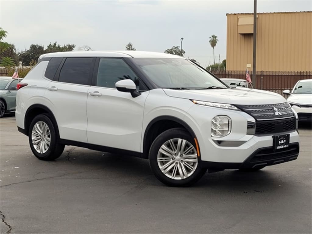 Used 2024 Mitsubishi Outlander ES SUV